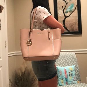 Micheal Kors handbag 👜 like New